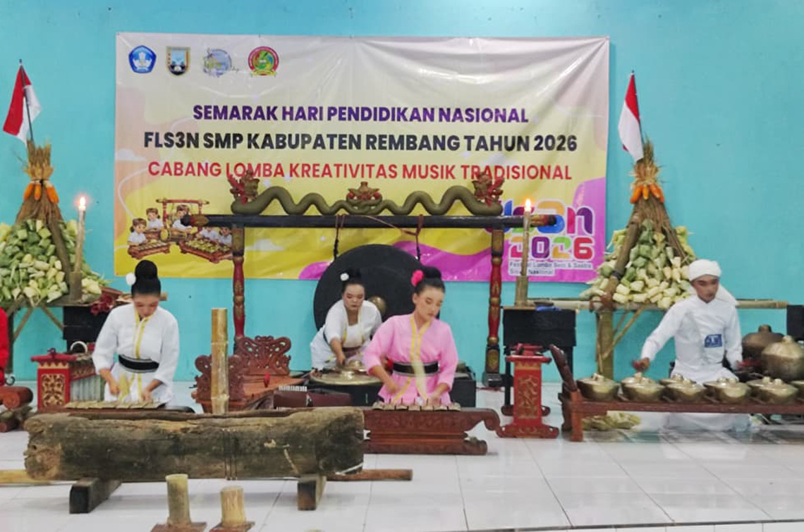 Luar Biasa! Siswa SMPN 2 Sulang Borong 6 Piala di FLS3N Rembang