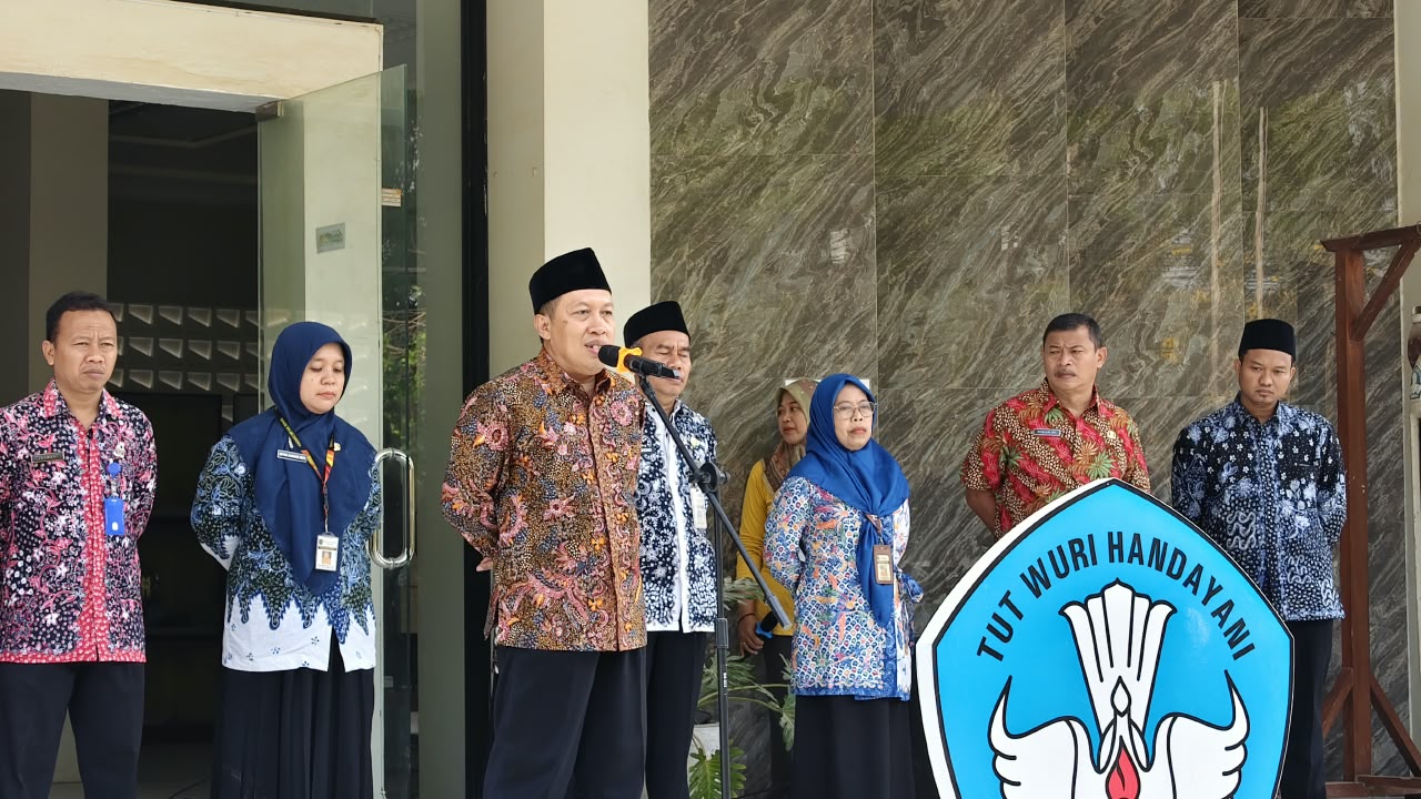 Kepala Dindikpora Rembang Berangkatkan Kontingen Festival Tunas Bahasa Ibu Tingkat Provinsi Jawa Tengah 2026