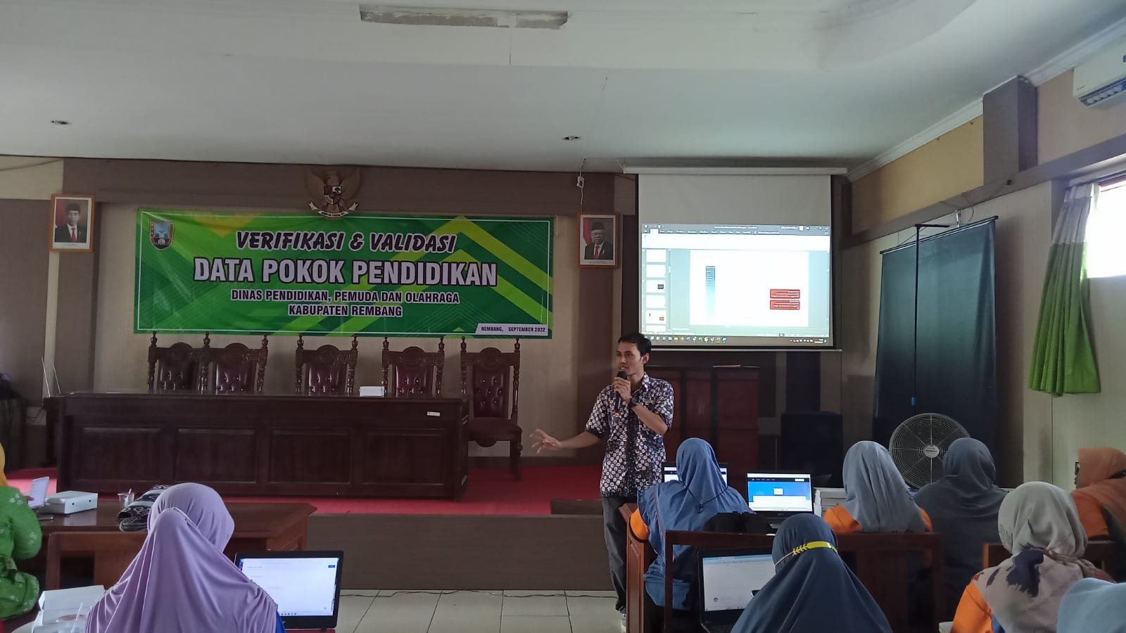 Dindikpora Gelar Acara "Verifikasi dan Validasi Dapodik Tahun 2022"